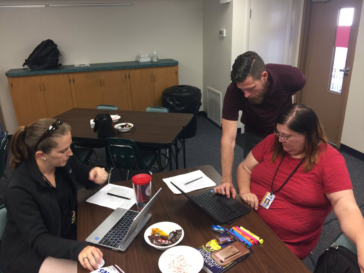 LakeCCReadiness's tweet photo. AP Human Geography Ts actively engaged in creating thier google classrooms! @Jarvis_Kathlene @Santos_Daniel17 @NatalieHeitman @frances_celis @MartaCRamirez1 #LakeAP #LakeSocialStudies #LakeIT @TeamLakeLeaders https://t.co/FI2zOnwjSh
