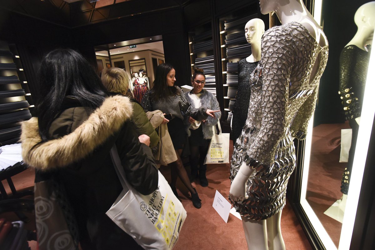 santaeulalia's tweet photo. Os compartimos algunos de los mejores momentos que vivimos ayer durante The Shopping Night Barcelona @tsnb_. ¡Muchas gracias a todos por acompañarnos en esta divertida noche! #TSNB2017 #BeDivine @CavasGramona https://t.co/sO1Mwkjd0q