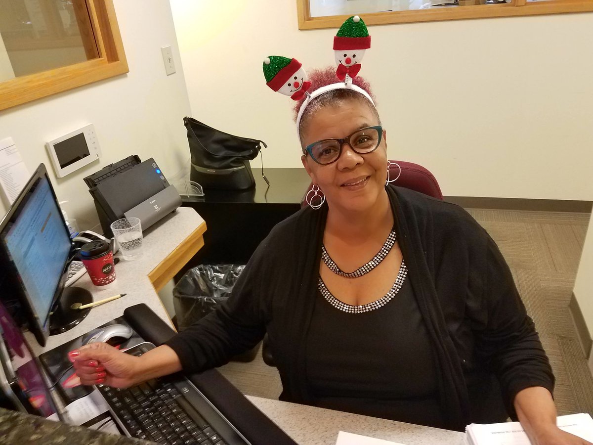 galighthouse's tweet photo. #GALighthouse receptionist Erma has definitely in the #ChristmasSpirit! Can't get much more #festive than wiggly #snowman ears π
#FridayFeeling #December1st #Friyay #ChristmasIsComing https://t.co/ThpjRUmMpG
