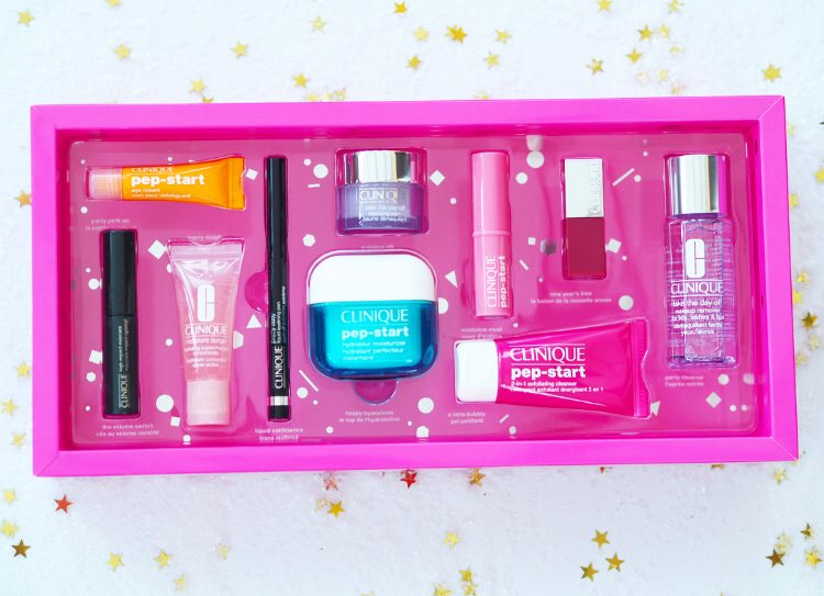 oncefallenangel's tweet image. Christmas Beauty GIVEAWAY! Follow &amp;amp; RT TO WIN! Simply follow me &amp;amp; RT this pinned tweet to WIN this amazing @Clinique_UK giftset RRP £60 - a perfect Christmas gift or treat for you! 
(UK entrants only. Closing 10am on 11th December 2017) #freebiefriday #competition #win #giveaway