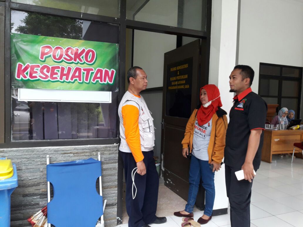 PonkesdesJatim1's tweet photo. Team tanggap bencana
FORKOM PONKESDES JATIM telah laksanakan baksos peduli bencana pacitan yg berjalan dengan lancar yg diikuti oleh: ponkesdes ponorogo, magetan, kab.madiun
Dapur sedekah trenggalek dg EO ponkesdes pacitan, telah terdistribusikan 2 ton bahan makanan dan obat2an. https://t.co/32sZTjjytX