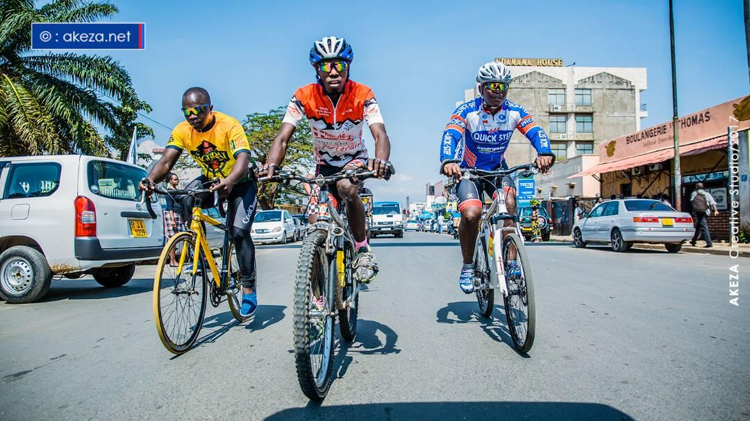 MowKanzie's tweet photo. During training of the 29th nov.They're getting ready bcause we are almost there. 10days to go #TourDuBurundi #Pedal4Peace @afmasharikifest https://t.co/Jo9jvcKVTZ