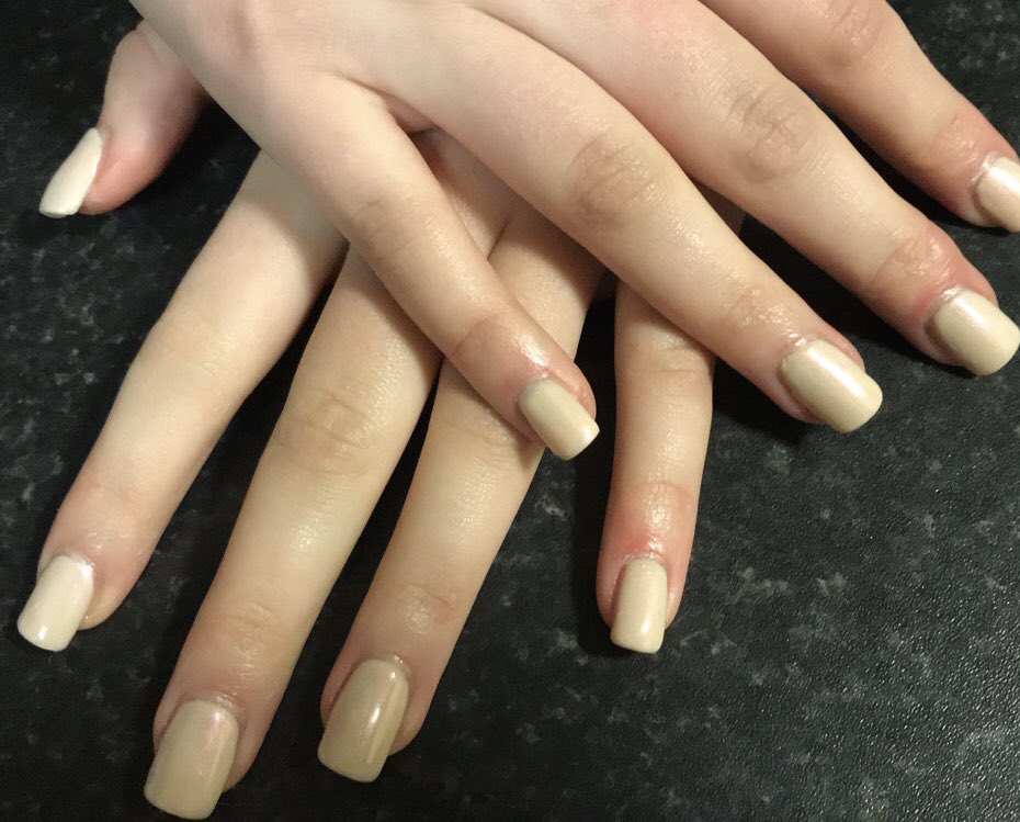 NailsByTorie's tweet photo. #gelextensions #nudenails #mermaiddust https://t.co/8yjEK2k6Fw