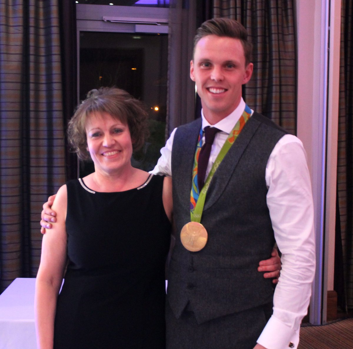 MidCheshireNHS's tweet photo. Last night we held our annual Celebration of Achievement Awards to recognise &amp; congratulate the hard work of our staff. A big thank you to our guest speaker @joeclarkek1 who also helped out with handing out the awards with Chief Executive Tracy Bullock. @PREMManagement #COA2017 https://t.co/lWOEBALQPf