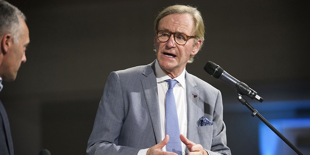 VOKA_OVL's tweet photo. Voor @voka_ovl is #willynaessens voortaan #Voka Legende: huldiging v deze onvermoeibare rasondernemer &amp; visionair op 21/12 tijdens nieuwjaarsreceptie in UFO #Gent https://t.co/WKgdZJIMqL #lifetimeachievementaward https://t.co/3jOu491iy4