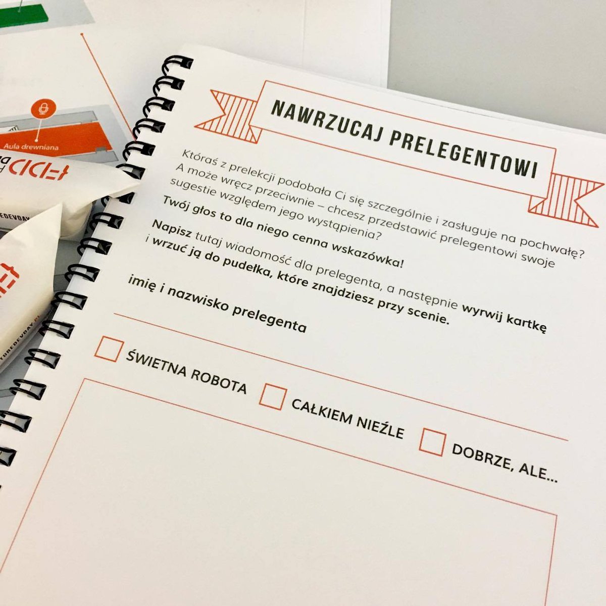 Pamiętajcie o nawrzucaniu prelegentom! ;) specjalne kartki znajdziecie w swoich zeszytach #futuredevday