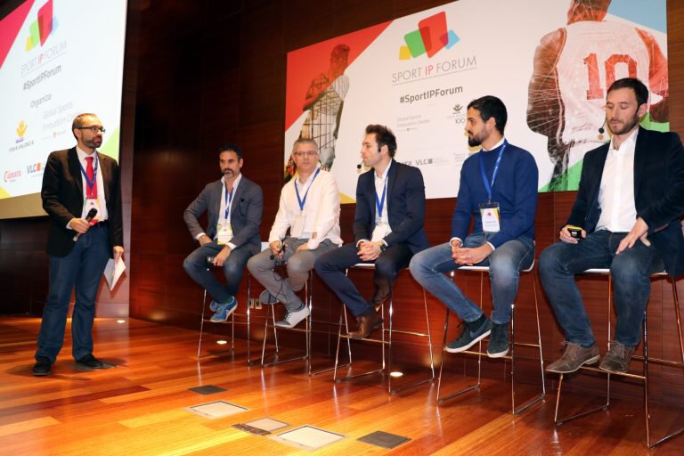 RethinkMKting's tweet photo. Estuvimos en Sport IP Forum para desgranar las claves que han guiado el diseño y puesta en marcha de #granotafanclub. Gracias a @sportIPForum por contar con nosotros. #levanteUD #valenciaCF #FCbarcelona ¡Enhorabuena a todos por vuestras ponencias!#bidatadeportivo #fidelización https://t.co/sYCSbzMqiw