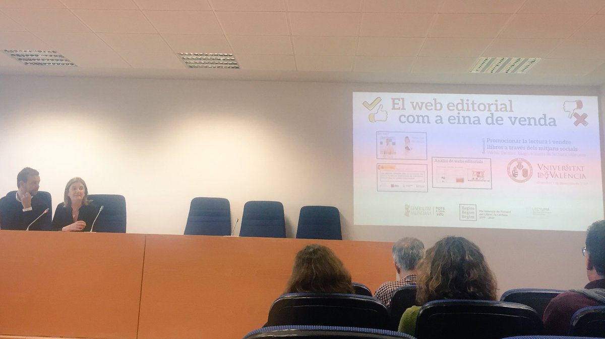 MartaRamon90's tweet photo. @gemmalluch i @DariEscandell ens parlen del web editorial com a eina de venda al #seminarilecturaillibres Està sent un seminari extremadament interessant! https://t.co/Q40Pzp6EyE