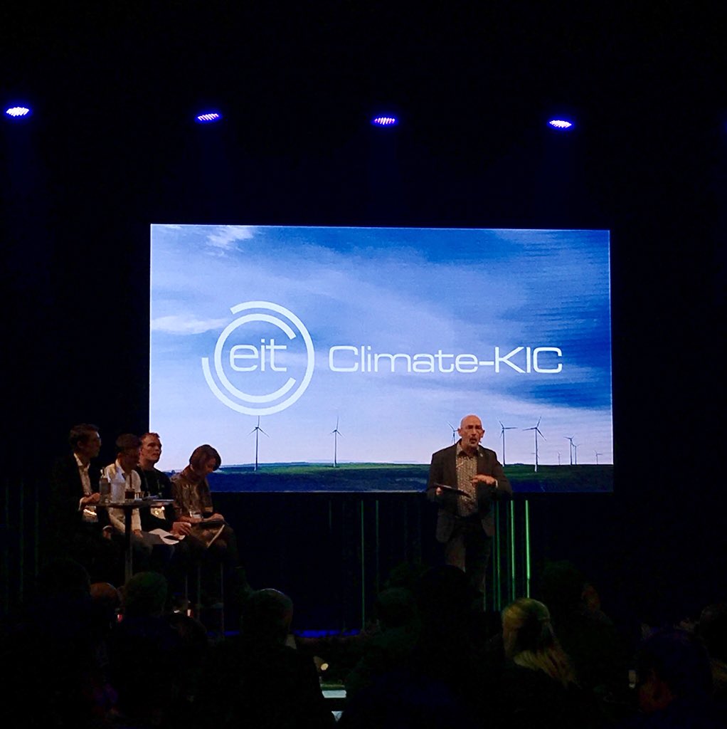 SmartWrapr's tweet photo. Inspiring to hear all the #CKICSLUSH startups and we hope to be in your shoes next year #Slush17 https://t.co/Ri87ctiSrT