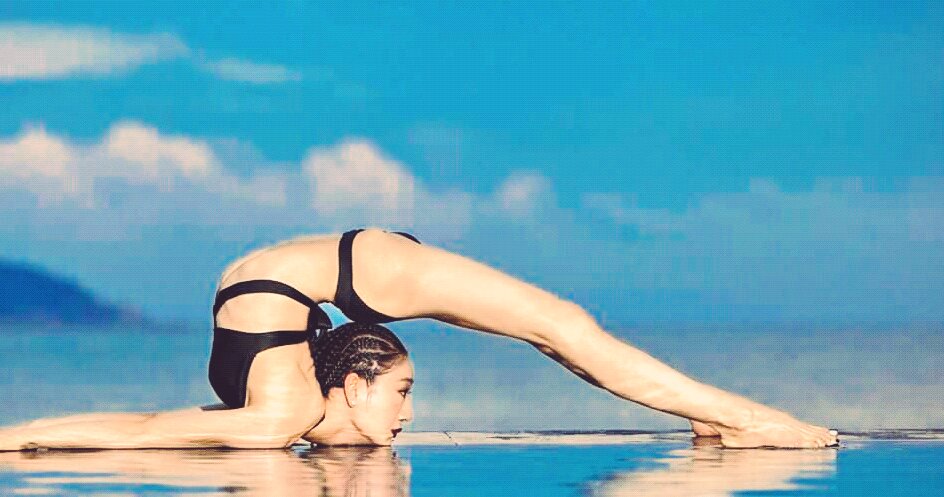 конторсионистка мария пуччарелли. гибкость девушки. мария пуччарелли горячие. мария пуччарелли. мир гибкость.