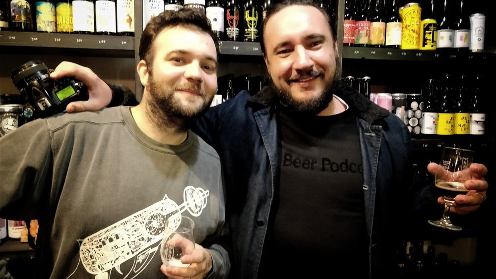thebeerpodcast's tweet photo. Repping our team shirts @hopburnsblack #hbbshare with shooter extraordinaire @cwiss ๐บ https://t.co/I2xKvqEQiq