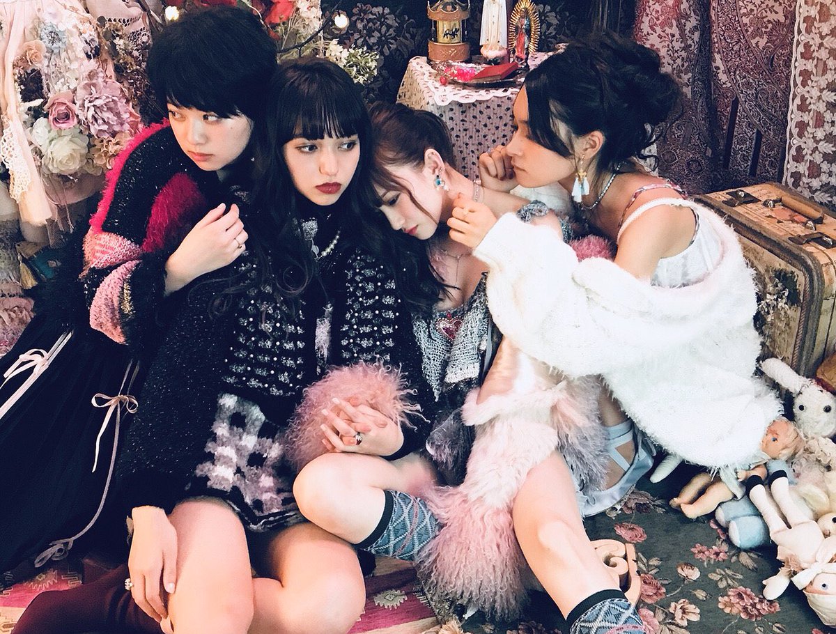 東佳苗 Rurumu 縷縷夢兎𓃹 Bis企画で Mydollfilter という短編を監督しました Heavyshabbygirl 番外編です 出演はbisモを中心に多屋来夢 金子理江 弓ライカ ひみこ 特別出演に黒宮れい です 短編内容が流行語大賞と同じで意図せず時事ネタ