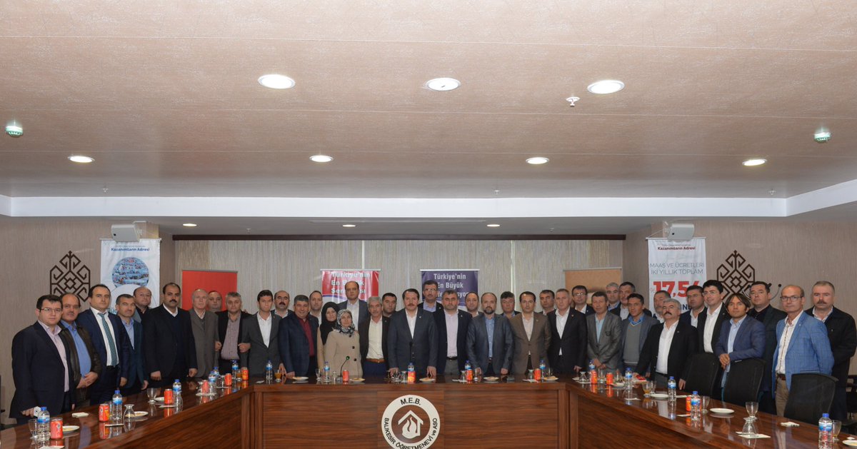 Eğitim-Bir-Sen Balıkesir Şubelerimizle İl Divan Toplantımızı icra ettik.Verimli bir toplantı oldu.Şube Başkanlarımız Mehmet Çubuk ve İbrahim Aydın'ın şahsında tüm teşkilatımıza teşekkür ediyorum.