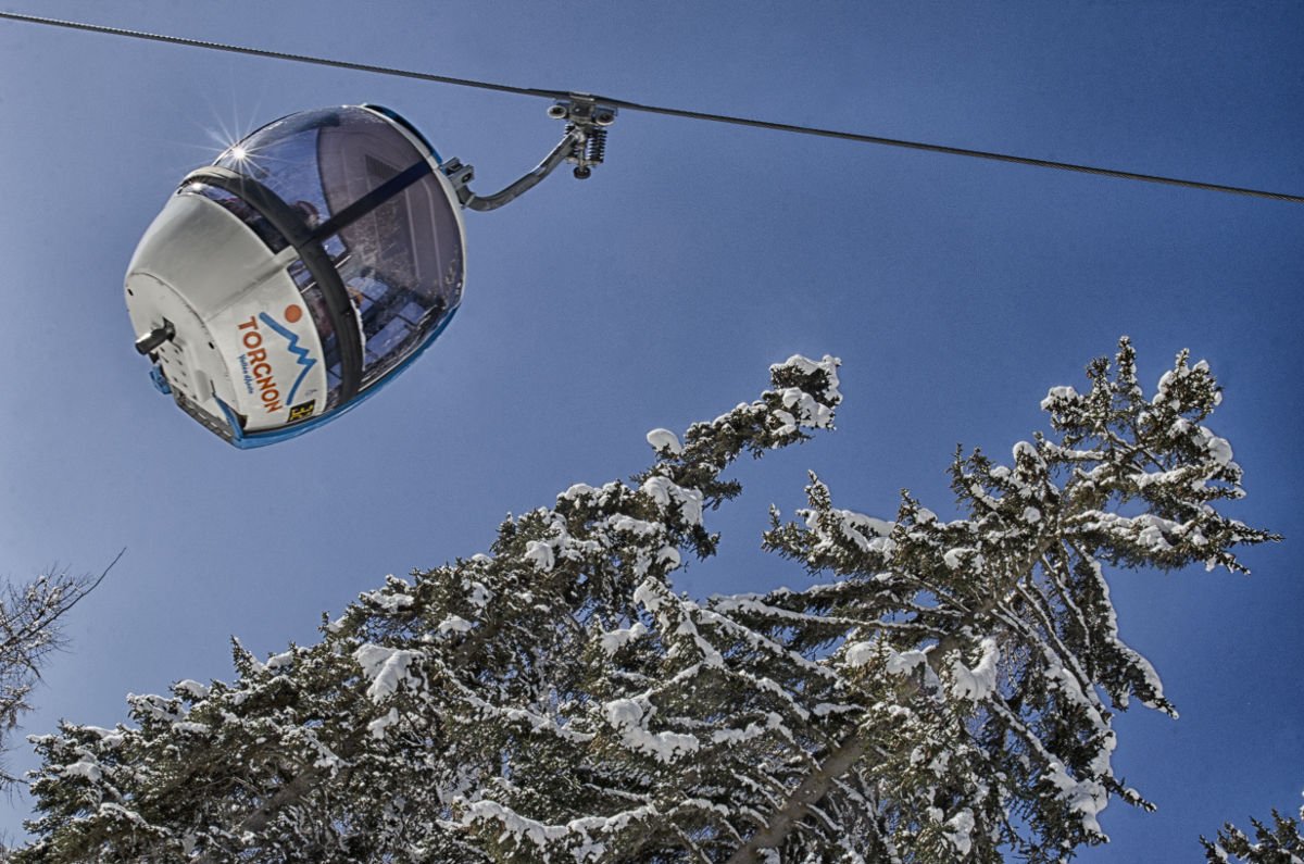 TorgnonTurismo's tweet photo. Preparate l'attrezzatura; prenotate hotel, agriturismi, appartamenti; scegliete il ristorante: dal 7 al 10 dicembre riaprono gli impianti! ⛷️😄🏂 #vda #ski #winter https://t.co/BlntrgmBt0