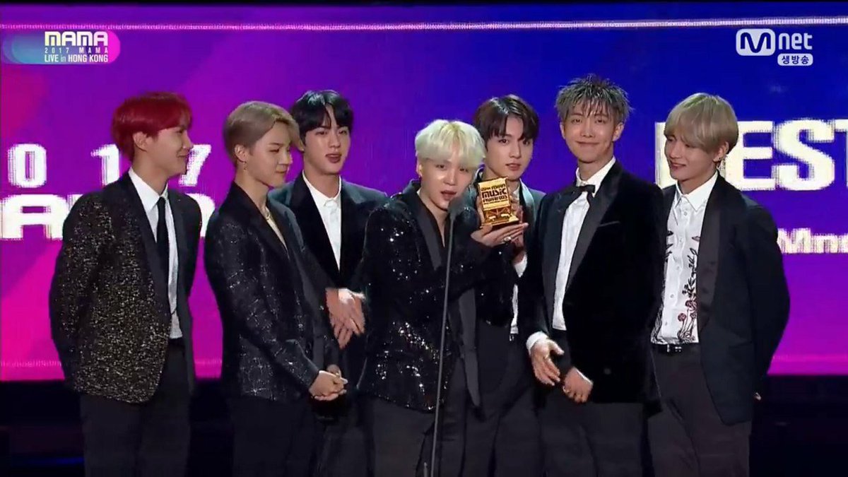 bomba3012's tweet photo. #BTS взяли награду за "Best Music Video"🎉

Я верила, что они смогут✊🏻
Они действительно заслужили эту награду💗
Слёзы наворачиваются на глазах, слёзы радости и гордости за наших мальчиков😭

#2017MAMAinHongKong #2017MAMA #2017MAMA_BTS #방탄소년단 https://t.co/i1W6ZqR0wb
