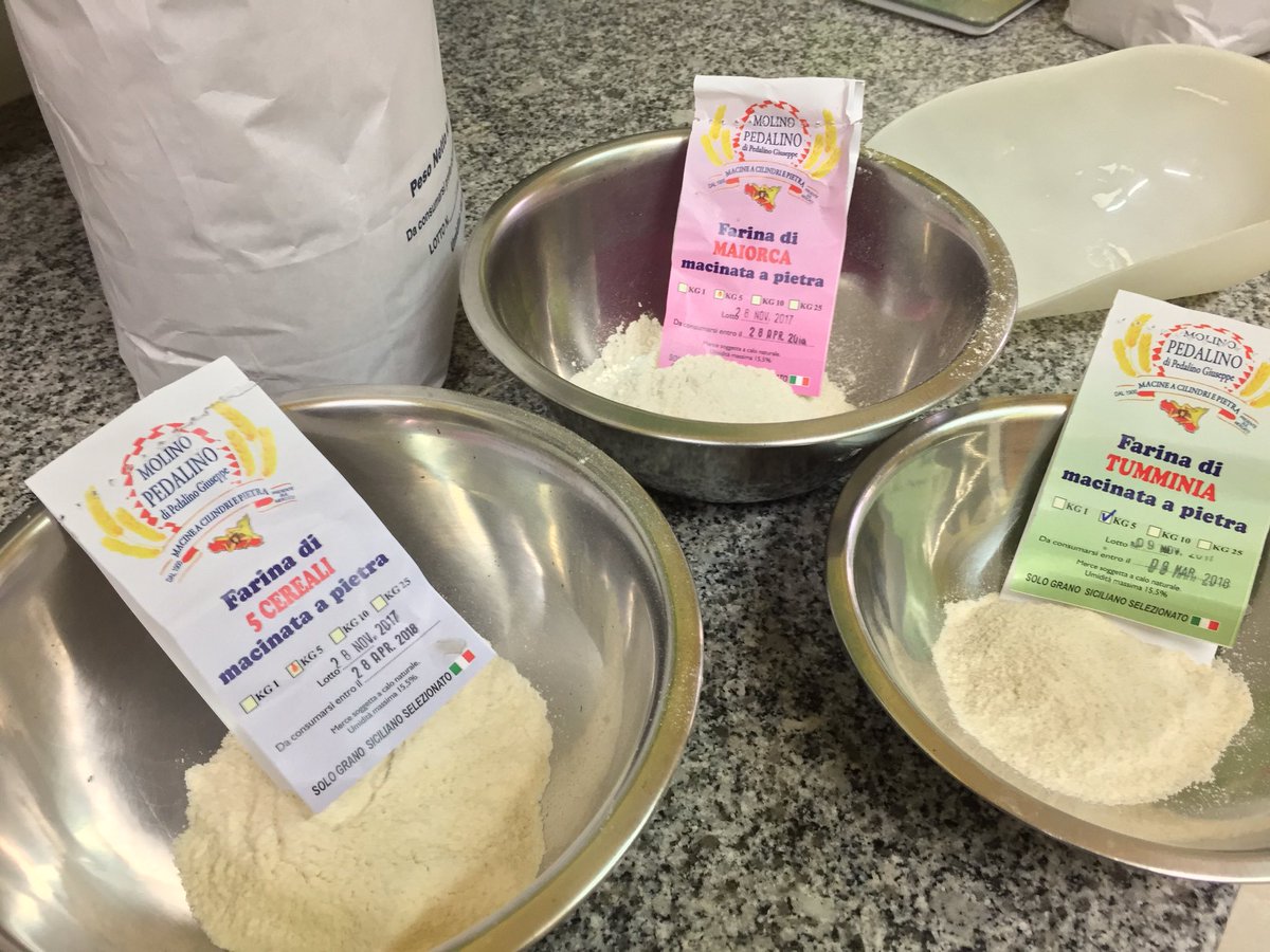 peppe91v's tweet photo. #graniantichi #Sicilia #pizzeriavogliadipizza #tumminia #maiorca #5cereali #molinopedalino  @peppe91v https://t.co/0ADXacdTwe