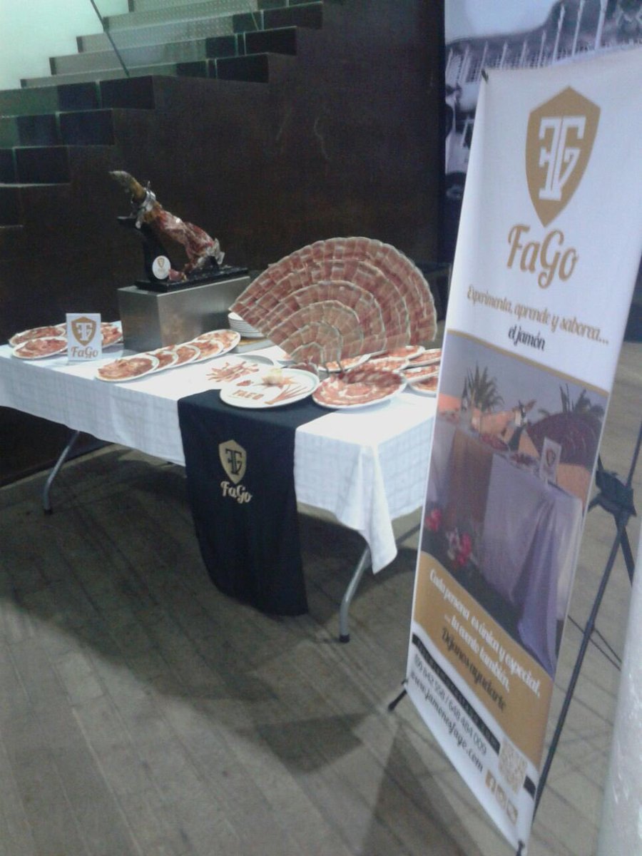 JamonesFago's tweet photo. Ayer #fagoexperiencia de la mano de @AJERegionMurcia en la gala #premiojovenempresario de Murcia en el archivo regional. #hamforall #hamlovers #jamonparatodos #amantesdeljamon https://t.co/ZIAatBuVhy