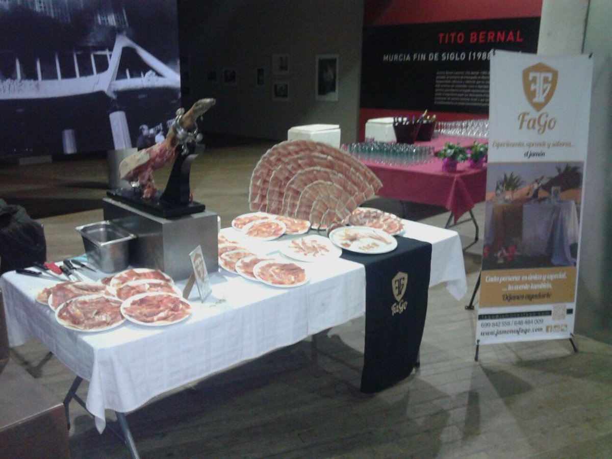 JamonesFago's tweet photo. Ayer #fagoexperiencia de la mano de @AJERegionMurcia en la gala #premiojovenempresario de Murcia en el archivo regional. #hamforall #hamlovers #jamonparatodos #amantesdeljamon https://t.co/ZIAatBuVhy