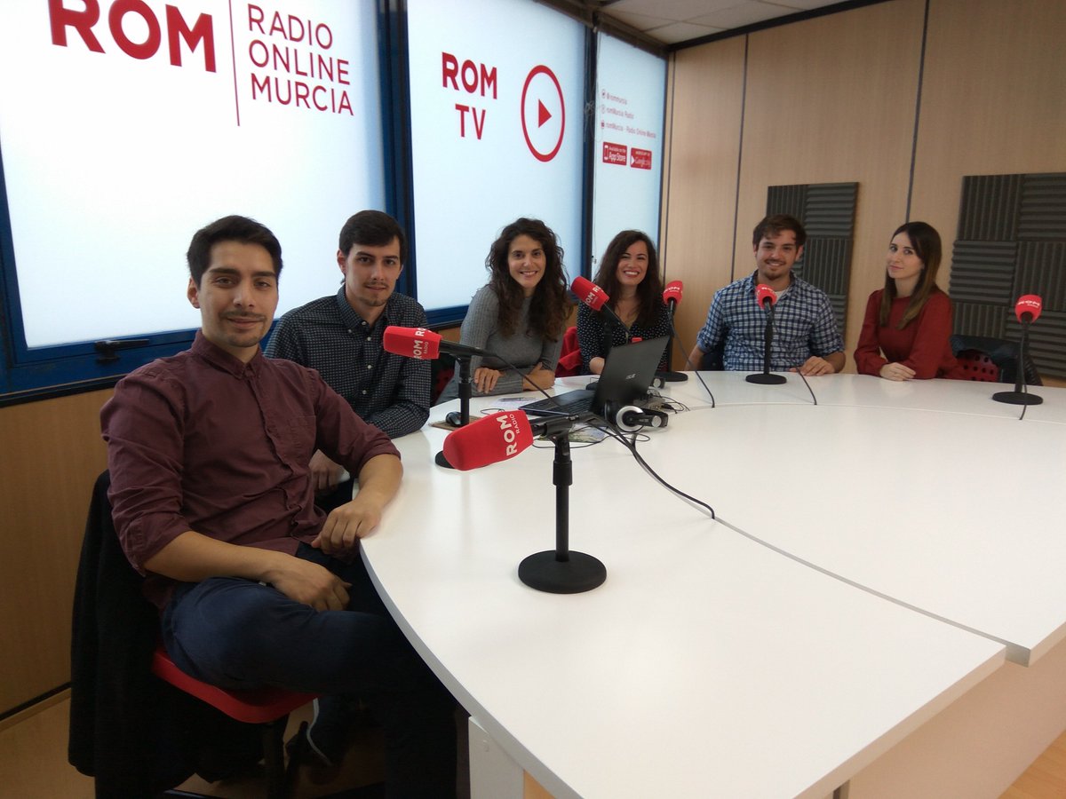 RomMediaMurcia's tweet photo. Recibimos al equipo de #MiVidaAlrededorDe500m, que se representa esta noche en #SalaTeatroEstudio @MatuteXen https://t.co/Hv6mKzmlDc https://t.co/nOwQacCYw6
