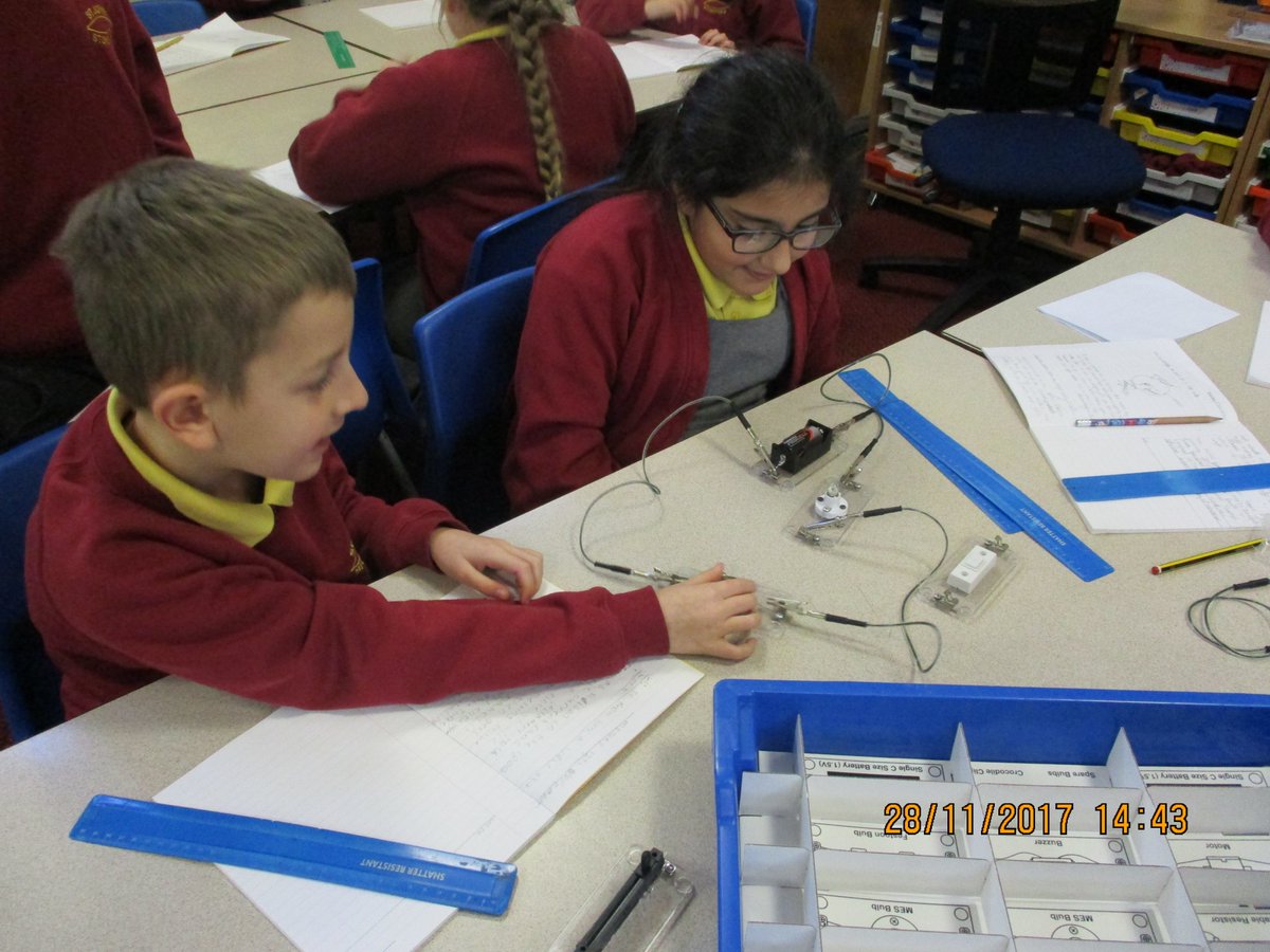 class4stonefold's tweet image. Class 4 is full of scientists exploring how to create working circuits