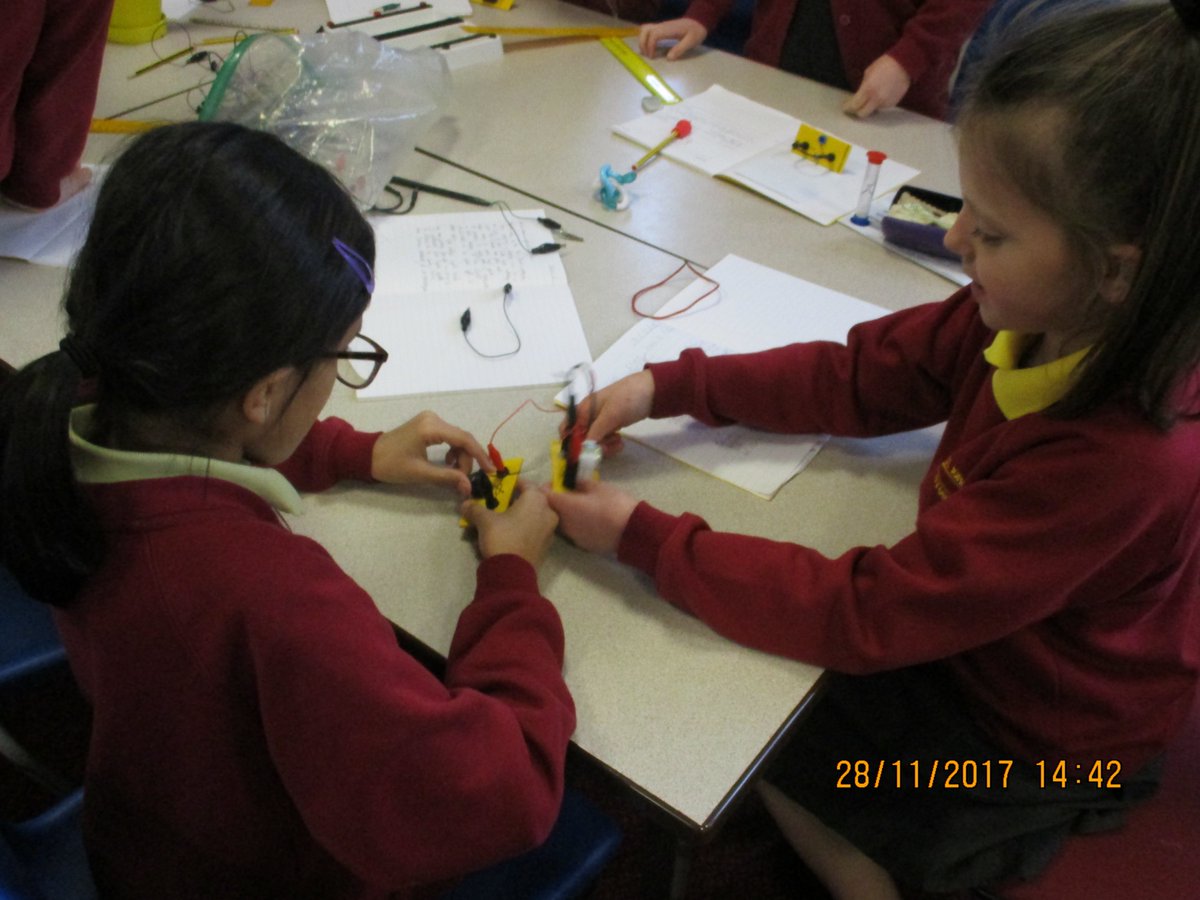 class4stonefold's tweet image. Class 4 is full of scientists exploring how to create working circuits