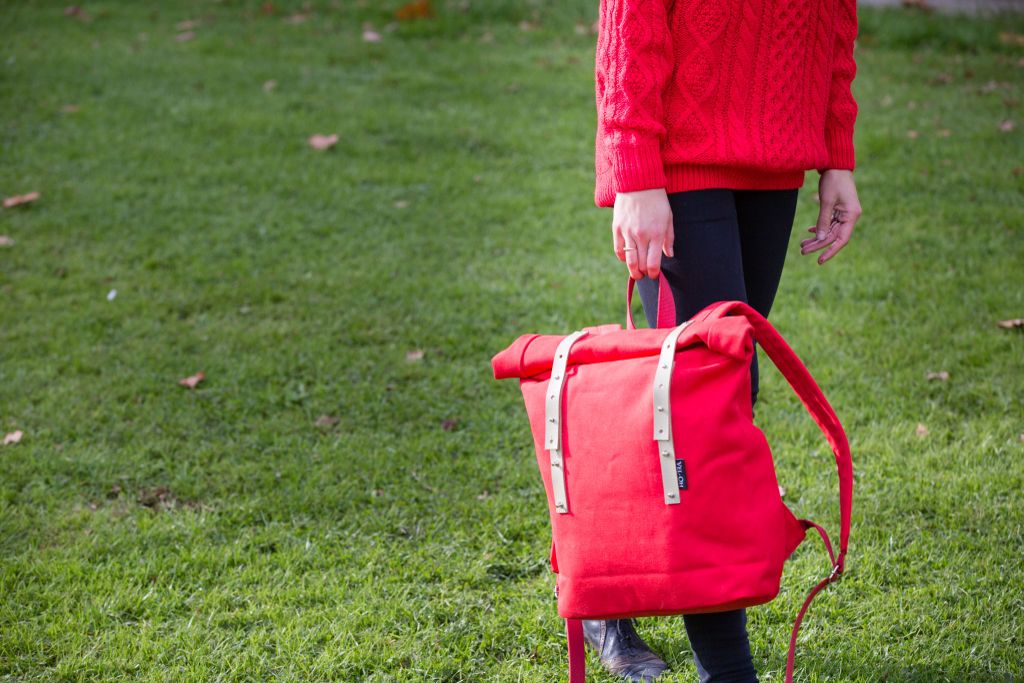 Vel_Oh's tweet image. Red, red and more red! We love having bright colours :) We hope you do too!

#red #redredred #redbackpack #waxedcanvas #waxedcanvasbag #backpack #rolltopbag #rolltopbackpack #handmade #handmadebag #bebold #inspiredbycycling #cyclebag #commuterbag #commutebybike