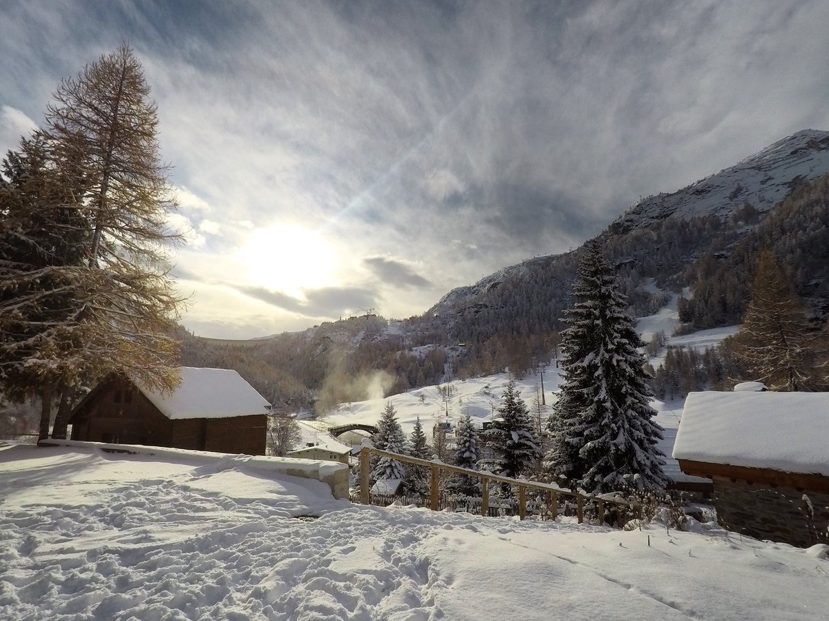 squashfalconer's tweet photo. Opening the door this morning, 1st December, less advent chocolate, more snow!
#tignes #behappybeopen #winteriscoming https://t.co/EvJt9bN98o