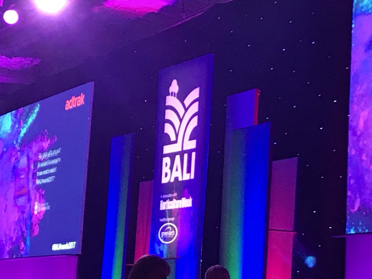 Spadeoak's tweet photo. Thanks to @NatraTex for inviting us to the #BALIAwards2017 #hardlandscaping #colouredasphalt #natratex https://t.co/lnhe9Lf1Mz https://t.co/SHDPrrAsm5