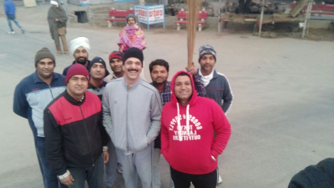 kksir09's tweet photo. NGO सुखसागर के द्वारा शुरू किए गए साप्ताहिक स्वच्छता अभियान के पहले दिन के कुछ पल। @nitasha_rakesh @ravidevrath007 @srm004 https://t.co/3GVWB0hEXc