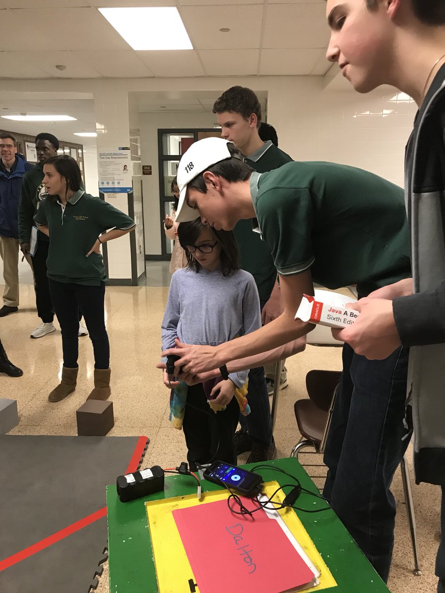 ehssteelhornets's tweet photo. The team and J.A.R.V.I.S (“Just A Robot” is a Very Inaccurate Statement) had a great time at the computer science showcase last night! We were excited to explain our program to interested parents, students, and teachers. https://t.co/vCBk58jAzL