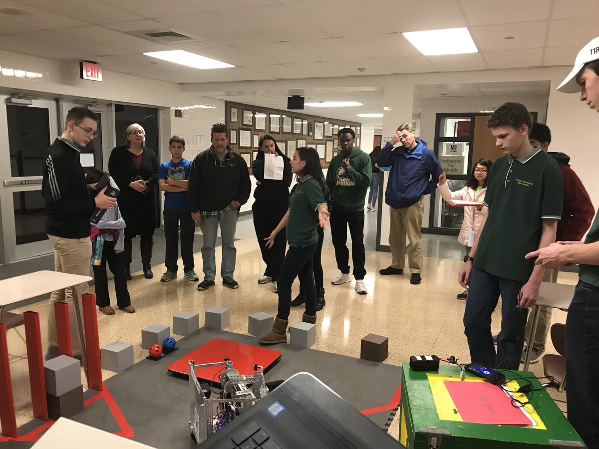 ehssteelhornets's tweet photo. The team and J.A.R.V.I.S (“Just A Robot” is a Very Inaccurate Statement) had a great time at the computer science showcase last night! We were excited to explain our program to interested parents, students, and teachers. https://t.co/vCBk58jAzL