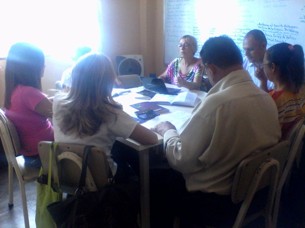 EISSANTAROSA's tweet photo. REUNIÓN DEL COLECTIVO INSTITUCIONAL. https://t.co/hEzcTqsCD4