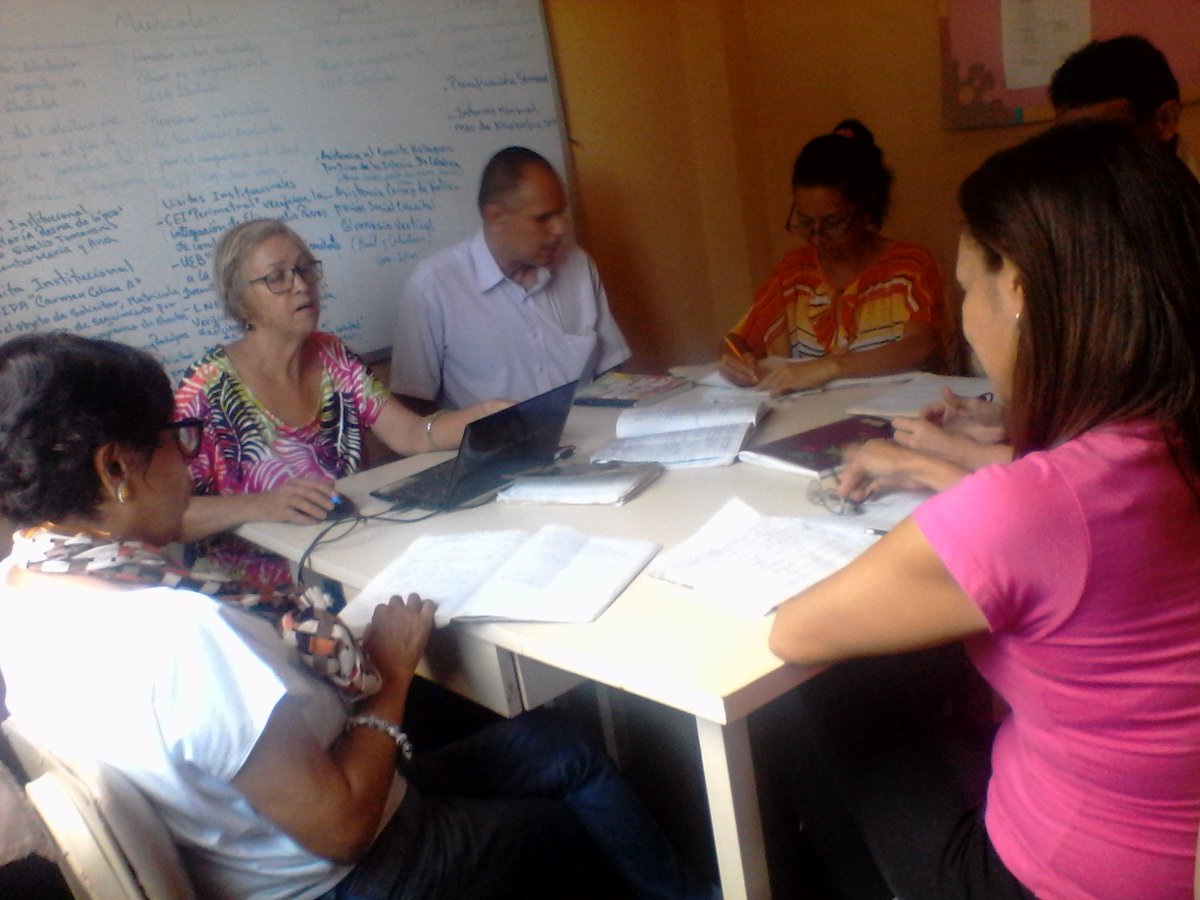 EISSANTAROSA's tweet photo. REUNIÓN DEL COLECTIVO INSTITUCIONAL. https://t.co/hEzcTqsCD4
