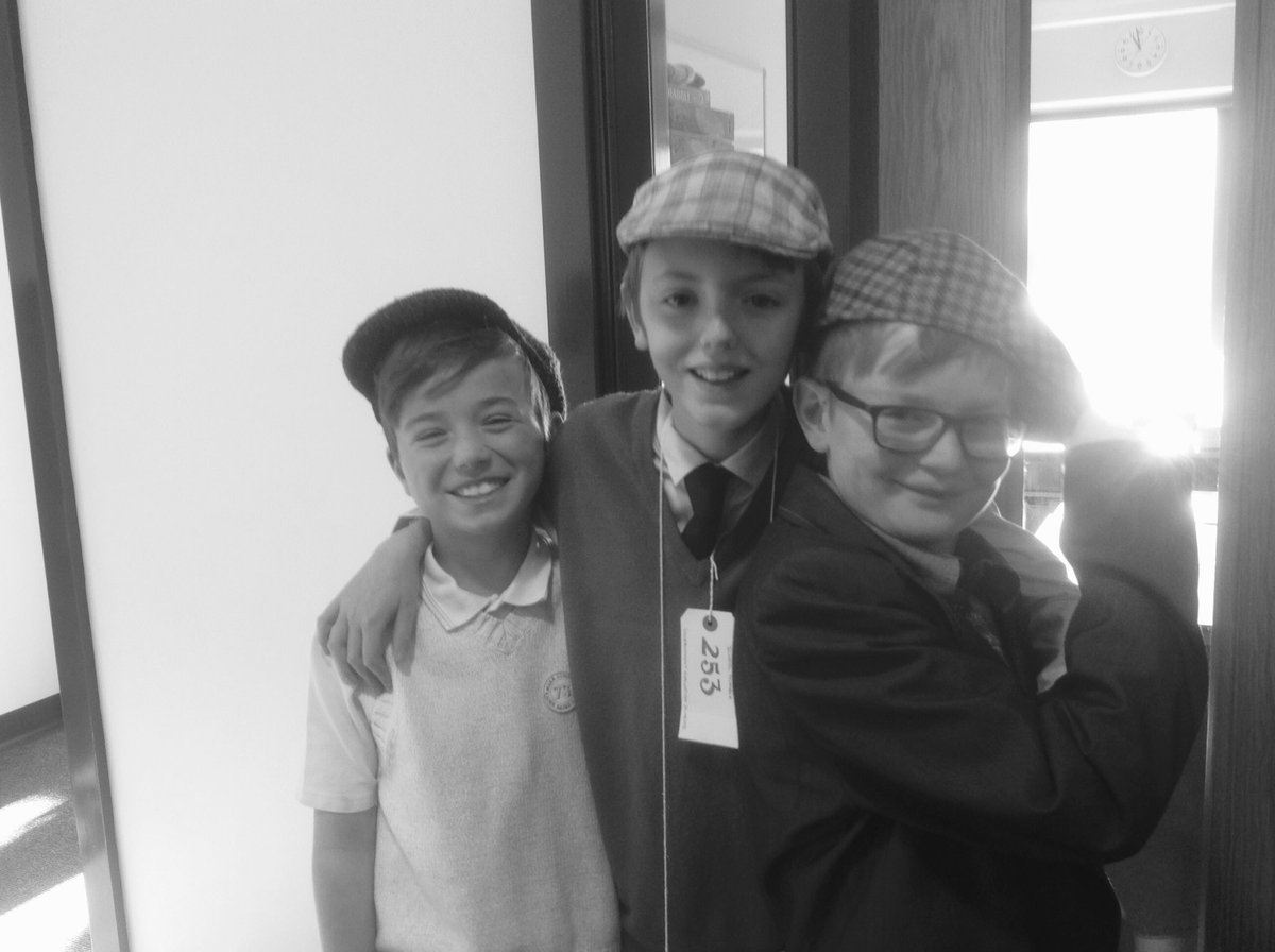 LadysmithFed's tweet photo. Amazing effort from the year 6 children and staff for WW2 day today! #AAA https://t.co/NxI41UEEkZ