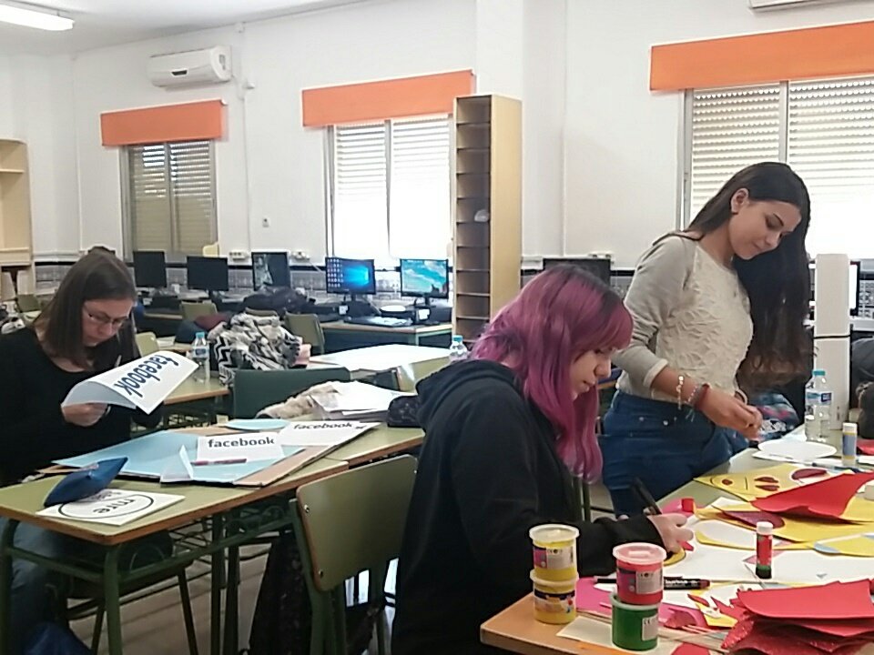 JoseRamon_ACO's tweet photo. Más fotos...
Esta vez, con nuestras compañeras @Cristi_comercio @Alba_ACOA @Gloria_ACOA @FP_eel11 #FPCreaComercio #FPYoAporto #FPMalaga https://t.co/bLw62VGhKW