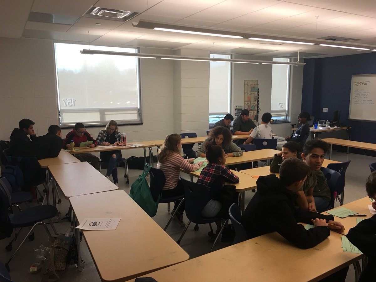 plattco2017's tweet photo. So wonderful to see students collaborating on this fine Friday at Platt HighSchool!! 😁@plattmym https://t.co/jkB2o2MPDN