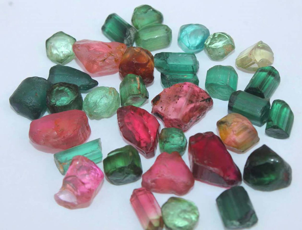 Gemstone sourcing isn't for the fainthearted. You have to know what you are doing. @DirectSourceGem shares his experience cutting and sourcing stones and recommends <a href="/GIAnews/">GIA</a> <a href="/UKNAJ/">The NAJ</a> <a href="/DiamondBourseUK/">LondonDiamondBourse</a> dazera.com/blogs/events-a… #gemstoneprovenance #gemstonemining