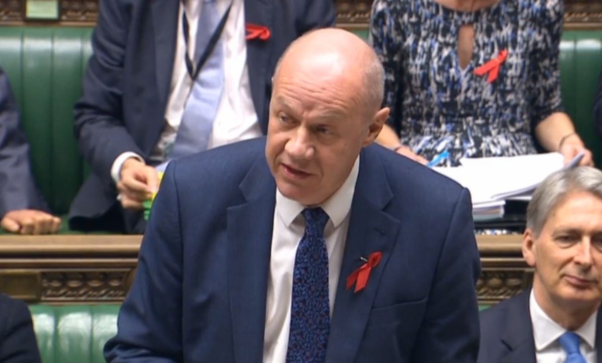 LBC's tweet photo. Damian Green has been accused of having "thousands" of porn images on his work computer. If this is true, should he lose his job? https://t.co/5WnFxRR0v8