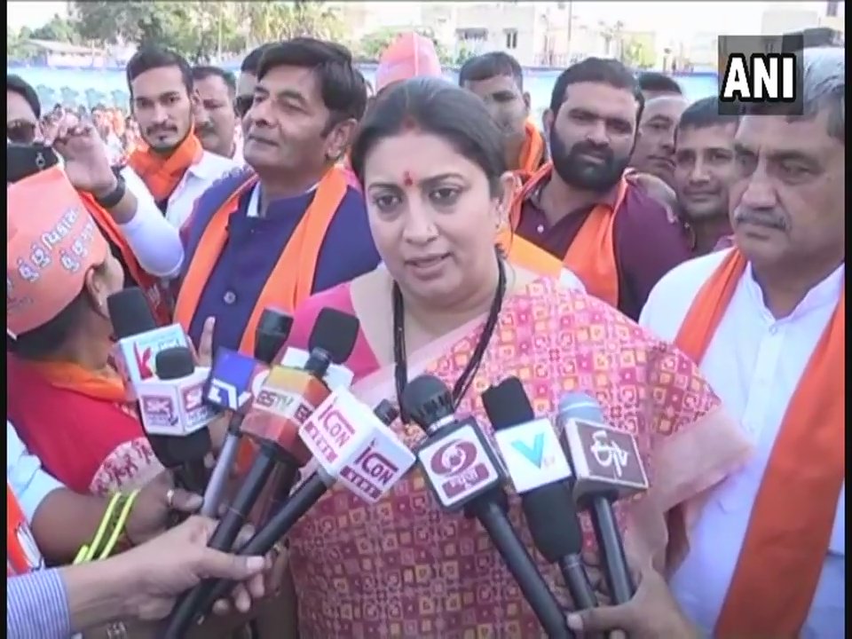 ANI's tweet photo. Why didn't the Hindu inside Rahul Gandhi say anything when Youth Congress workers killed cows in Kerala? So I request that he should fight elections in #Gujarat on the issue of development: Union Minister Smriti Irani https://t.co/pLpzjMPjAG