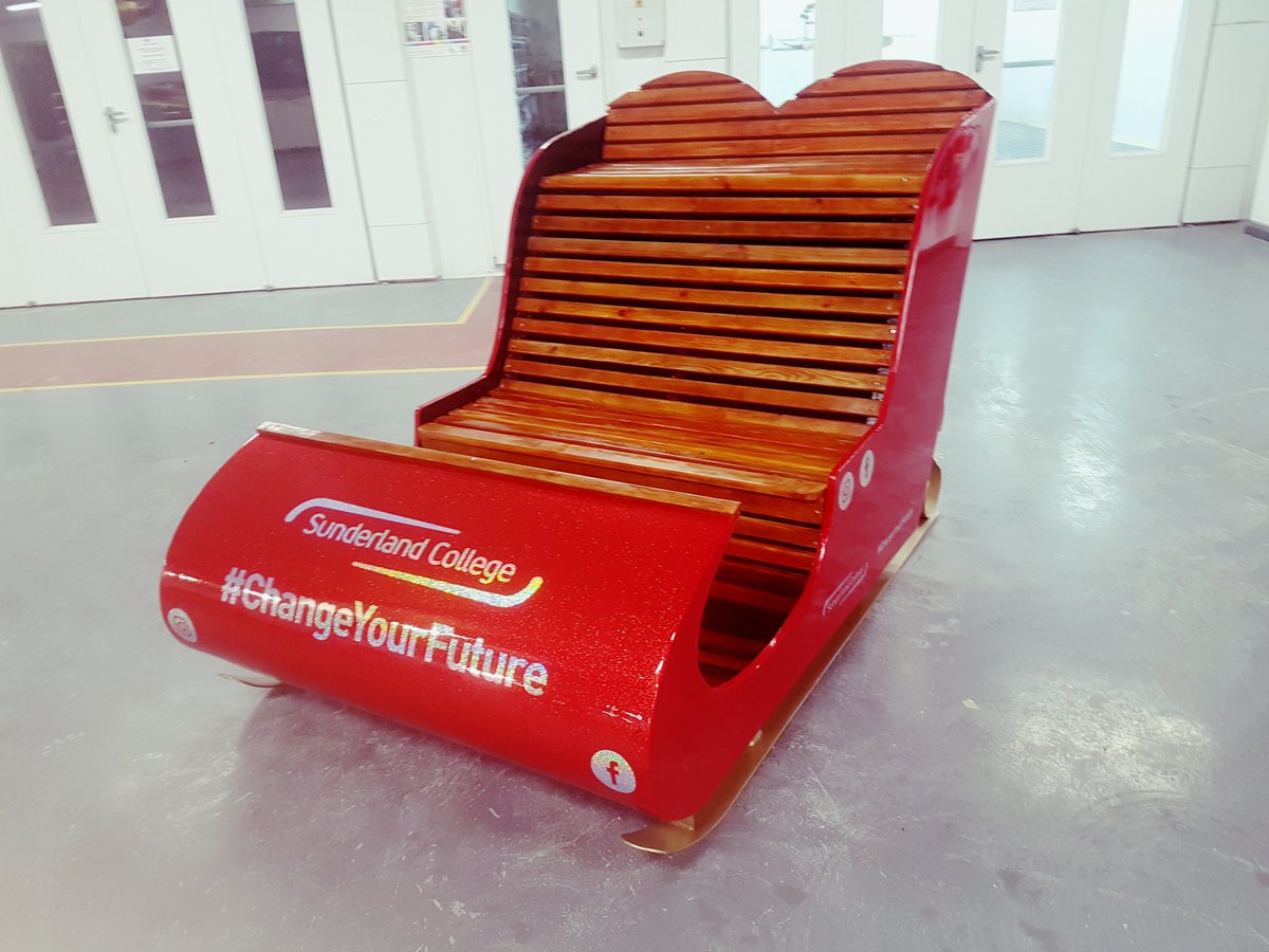 _CityGarage's tweet photo. After @_CityGarage body shop overhaul Santa's little helpers deliver @sunderlandcol sleigh mark 2 to Park Lane Christmas Market. https://t.co/7dIrOXwmwb