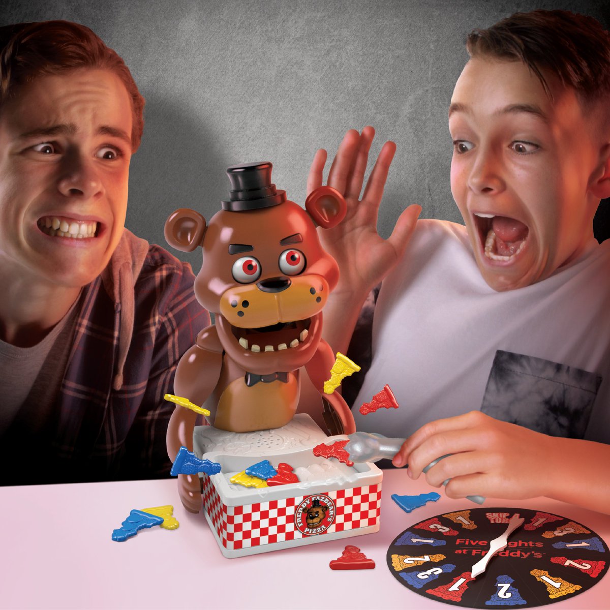 Папа играет в страшные. Five Nights at Freddy's настольная игра. Настольная игра Фредди. Настольная игра пять ночей с Фредди. Скотт Коутон.