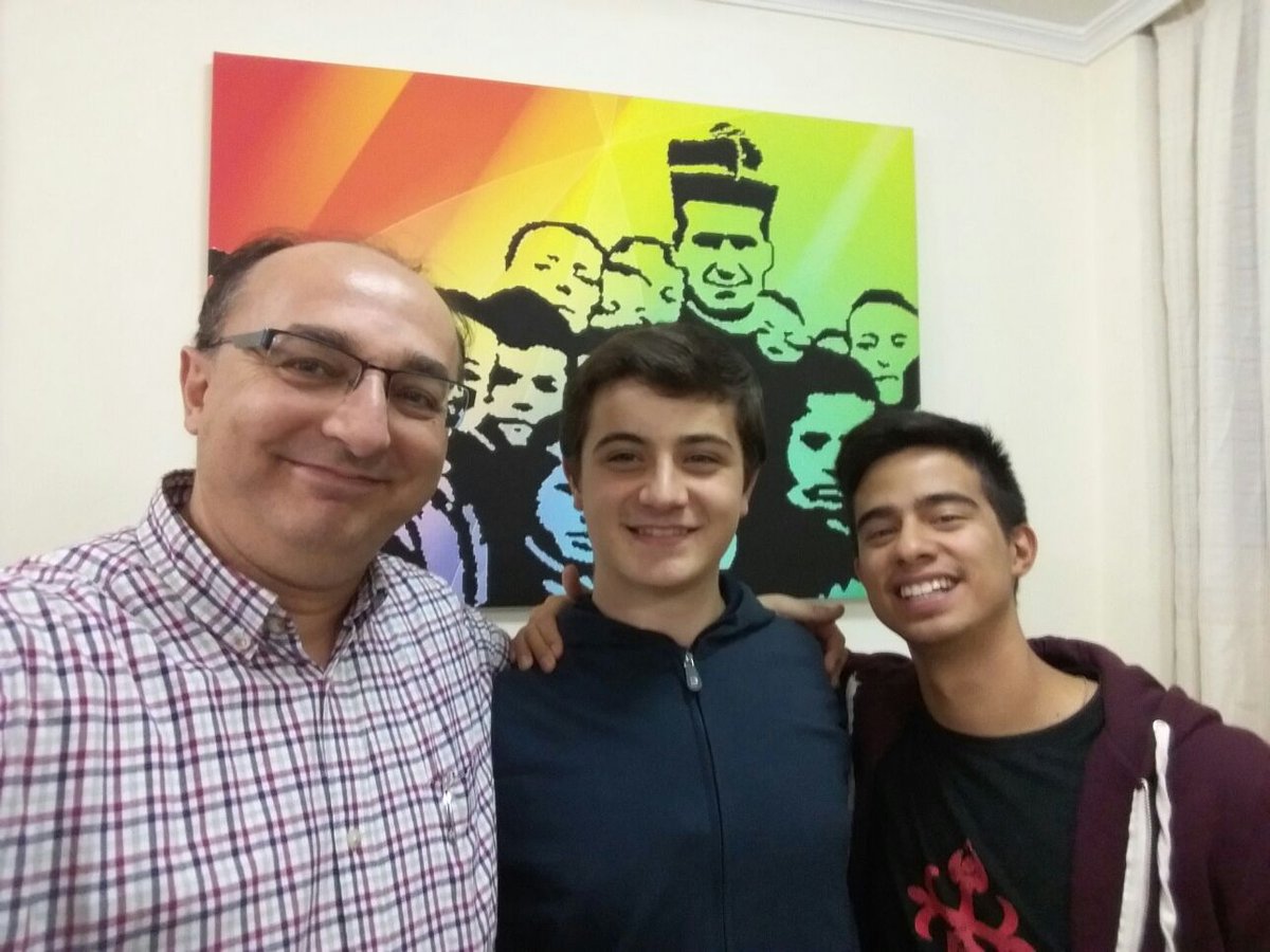 JFedeSDB's tweet photo. Desde la Casa de Orientación Vocacional. @cov_donbosco
Madrid, 30 de noviembre de 2017

Paco Santos nos hace una visita.
Está trabajando en Roma, en el Dicasterio de Formación y en estos días participa en el #SYMFamily17 

Compartimos la Misa, la mesa, y muchos buenos recuerdos https://t.co/M8UmENQIXO