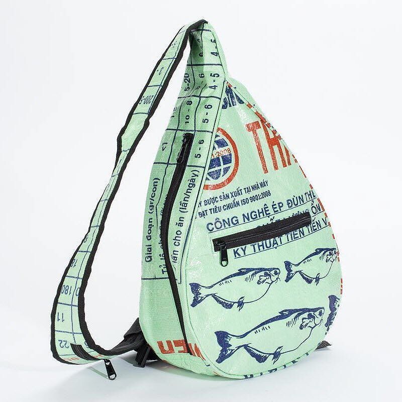 TheSpottedDoor's tweet photo. From messenger bags to purses, these “sling bags” were handmade in Cambodia from discarded rice and fish food bags. ⠀
•⠀
•⠀
#upcycled #ecofriendly #sustainable #loopclosed #greenliving #ecofashion #rice #recycled #reclaimed #fish #handmade #cambodia https://t.co/kftGLZCopJ https://t.co/4nvwzatn0g