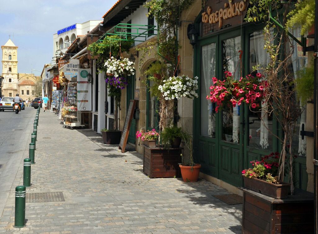 LarnakaRegion's tweet photo. Making today count as we concluded a wonderful and free, 2 hour walking tour of Larnaka to discover a selection of artistic potters #winterexperiences #friyay #Larnaka https://t.co/77gzlCPcge https://t.co/JYXYzUVwS7