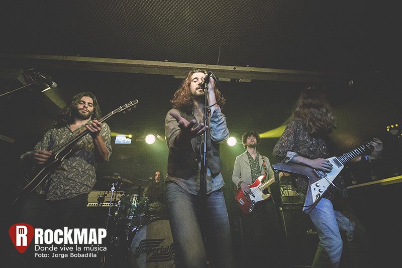 Ayer estuvimos disfrutando del rock de <a href="/ImperialJadeRnR/">Imperial Jade</a> y <a href="/Ruta57oficial/">Ruta 57</a> unos despidiendo y otros presentando álbumes. Crónica de uno de esos "Conciertos que dan ganas de prohibir el resto" &gt;&gt; bit.ly/2nkDneK
Los dos discos los tenéis en bit.ly/2BBd9rd