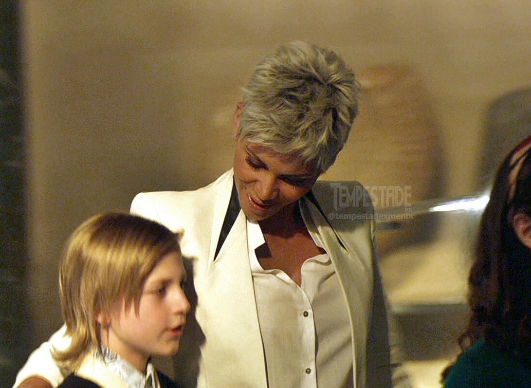 tempestadexmenb's tweet photo. Essa cena❤️ #xdofp #storm #xmen #xmendaysofuturepast #halleberry #ororomunroe https://t.co/rk1U3x9khb