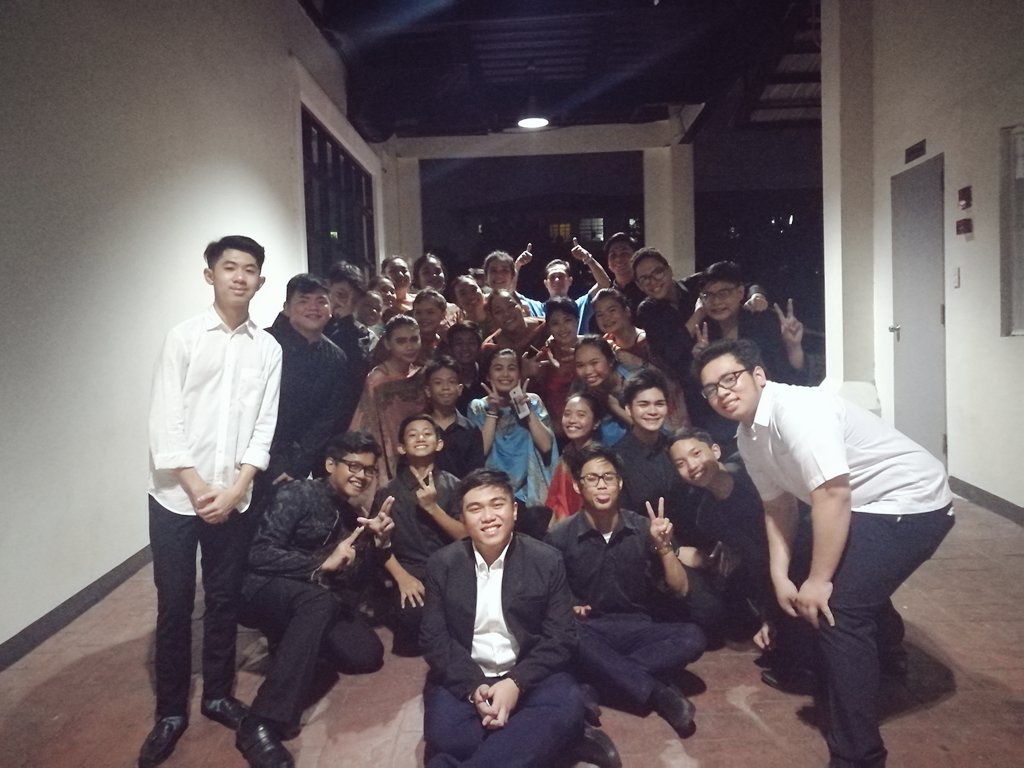 Edianneasuzano's tweet photo. It's an honor. Thank you for tonight, fam! π #Commcert2017 https://t.co/EK7Q80QQR0