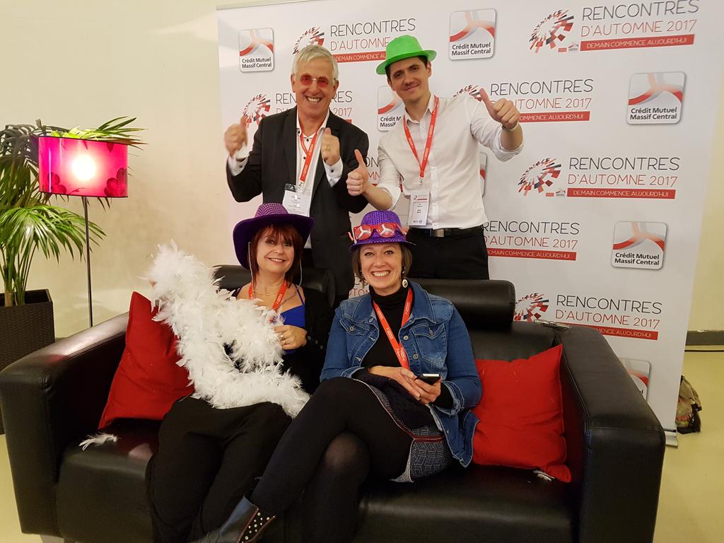 World_isTweetly's tweet photo. Et voila l'équipe de... l'équipe de... bah... bah on est collègues de la #TeamCMMC 😉  #RencontresAutomnes2017 https://t.co/a3y1JuSbc8