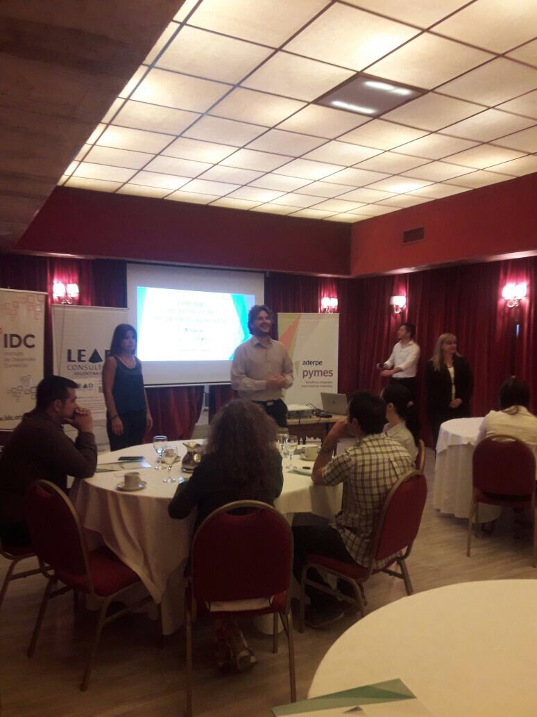 aderpemza's tweet photo. En el marco de #AderpePyme disfrutamos de "Liderazgo Apreciativo" en un nuevo Desayuno de Negocios con la presencia de @Fundacion_IDC y #LeadConsultora https://t.co/8dq9LDCHpD