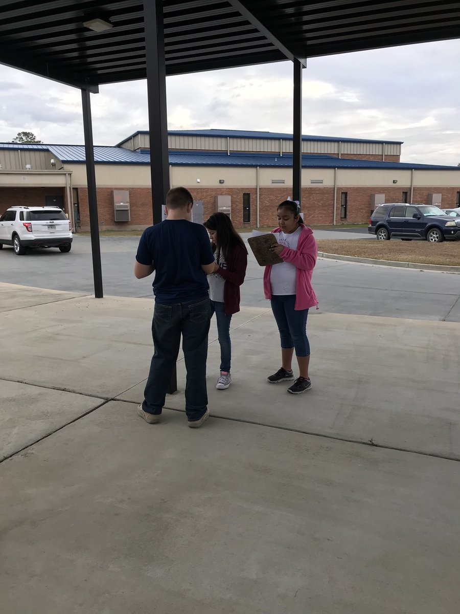 CaraleeW's tweet photo. Enjoying the nice weather while we practice finding volume! 😁🌤 #jdeselem #jdcselem https://t.co/82t19surpm
